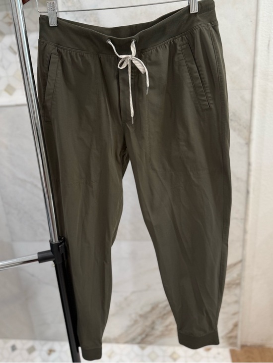 Vuori Other - Vuori Men's Meta Performance Joggers size L in Olive Green